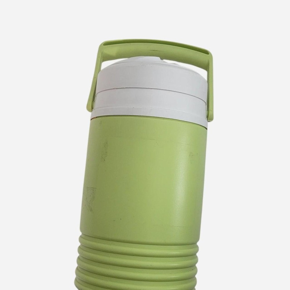 Igloo green insulated jug smfor sipping and camping and festivals